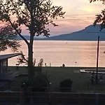 Vizparti Nyaralo بيت للعطل *