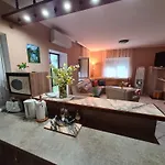 Vizparti Nyaralo بيت للعطل