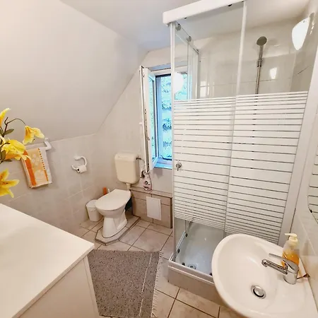 Vizparti Nyaralo Ferienhaus *